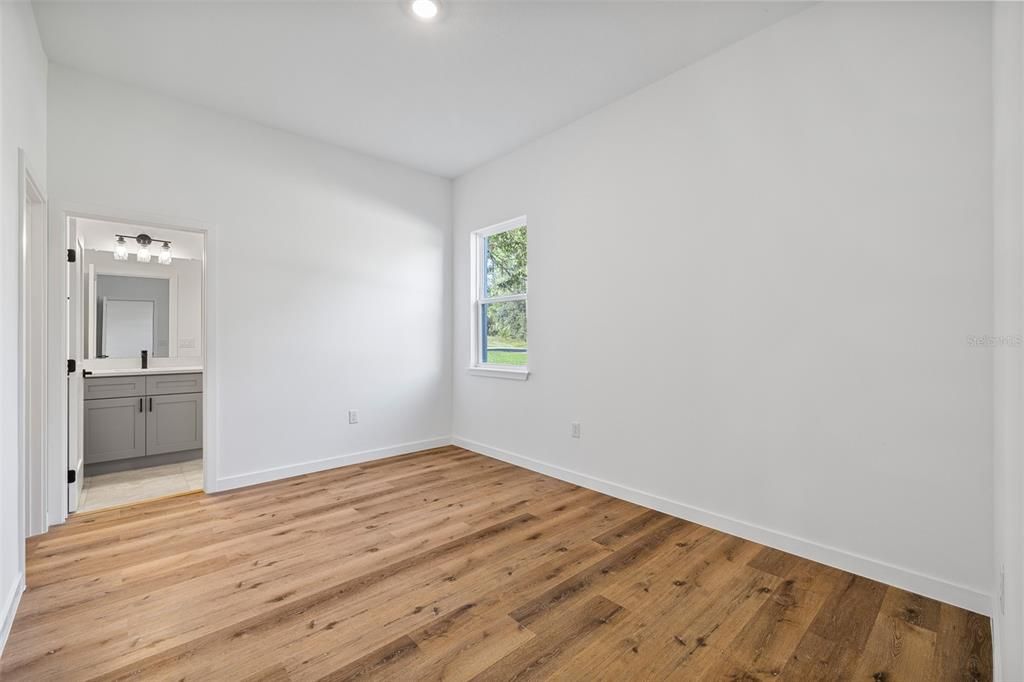 For Sale: $323,000 (4 beds, 3 baths, 1870 Square Feet)