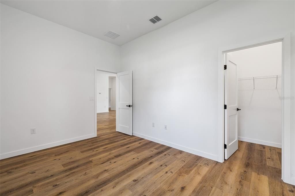 For Sale: $323,000 (4 beds, 3 baths, 1870 Square Feet)
