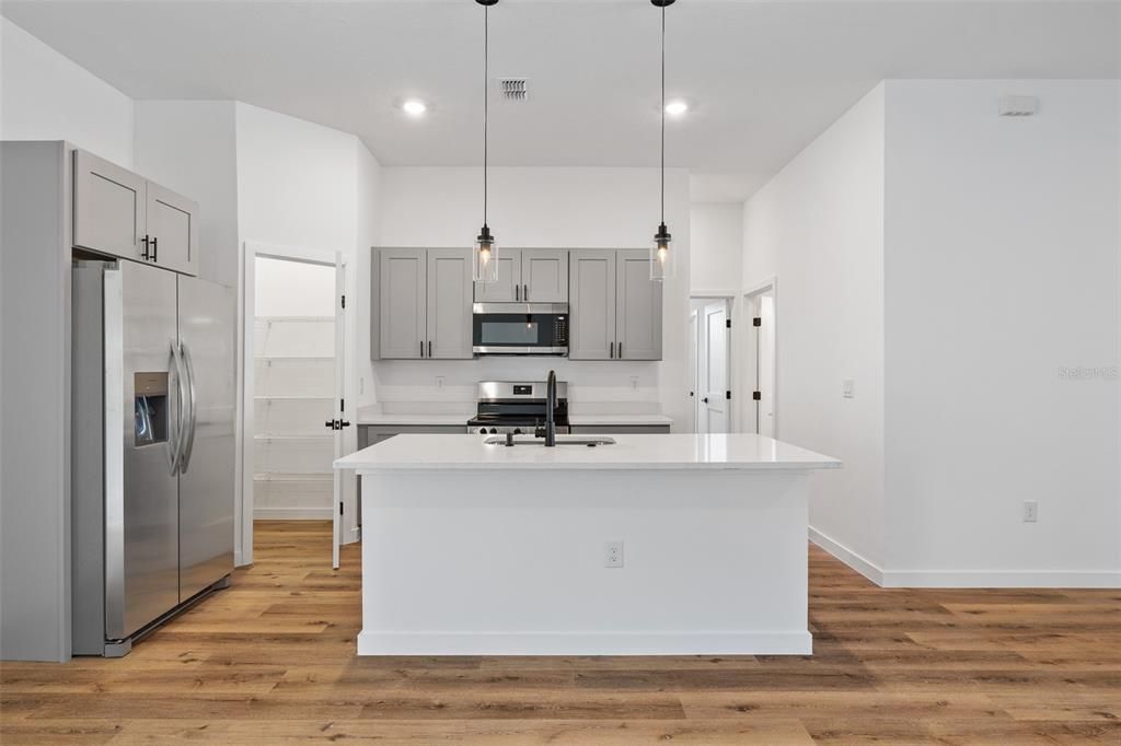 For Sale: $323,000 (4 beds, 3 baths, 1870 Square Feet)