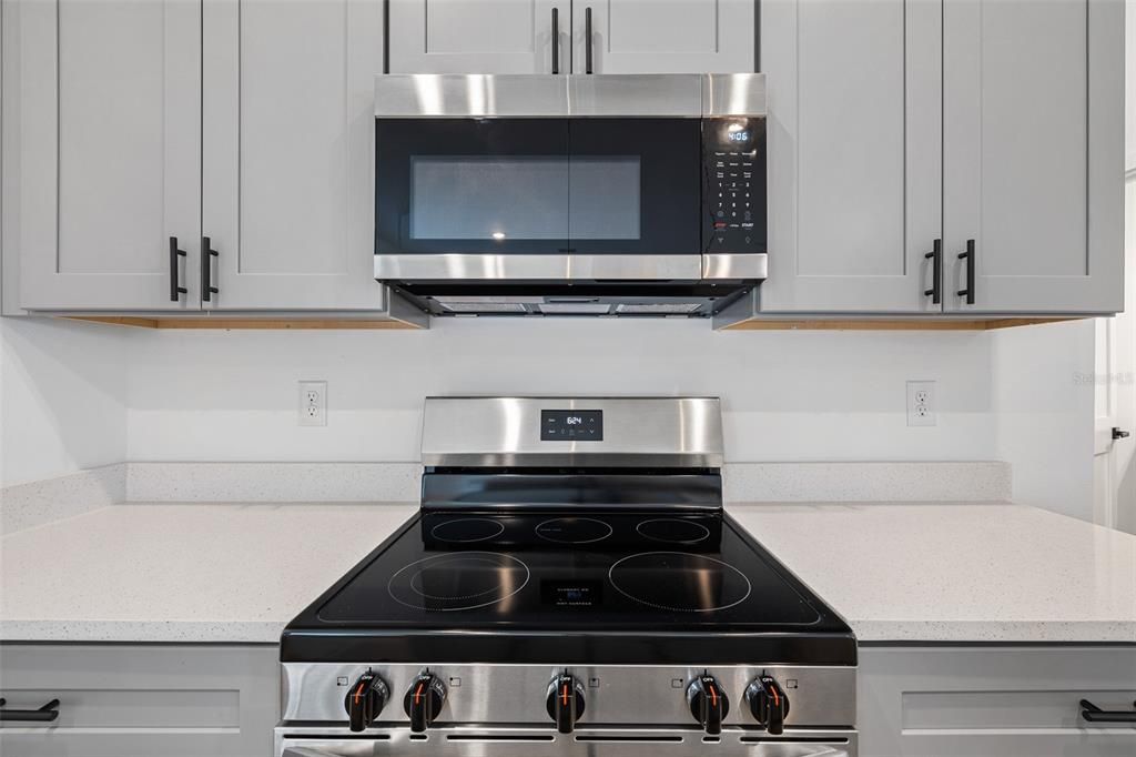 For Sale: $323,000 (4 beds, 3 baths, 1870 Square Feet)
