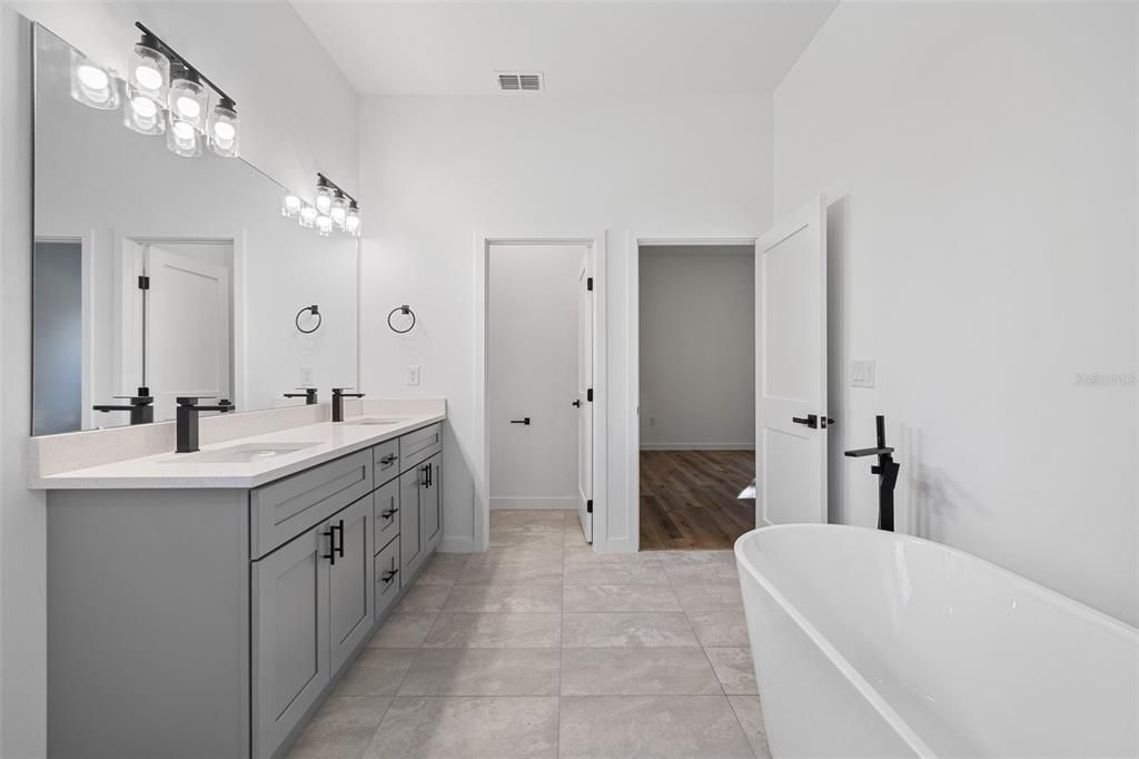 For Sale: $323,000 (4 beds, 3 baths, 1870 Square Feet)
