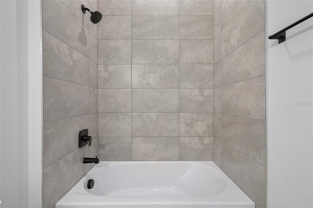 For Sale: $323,000 (4 beds, 3 baths, 1870 Square Feet)