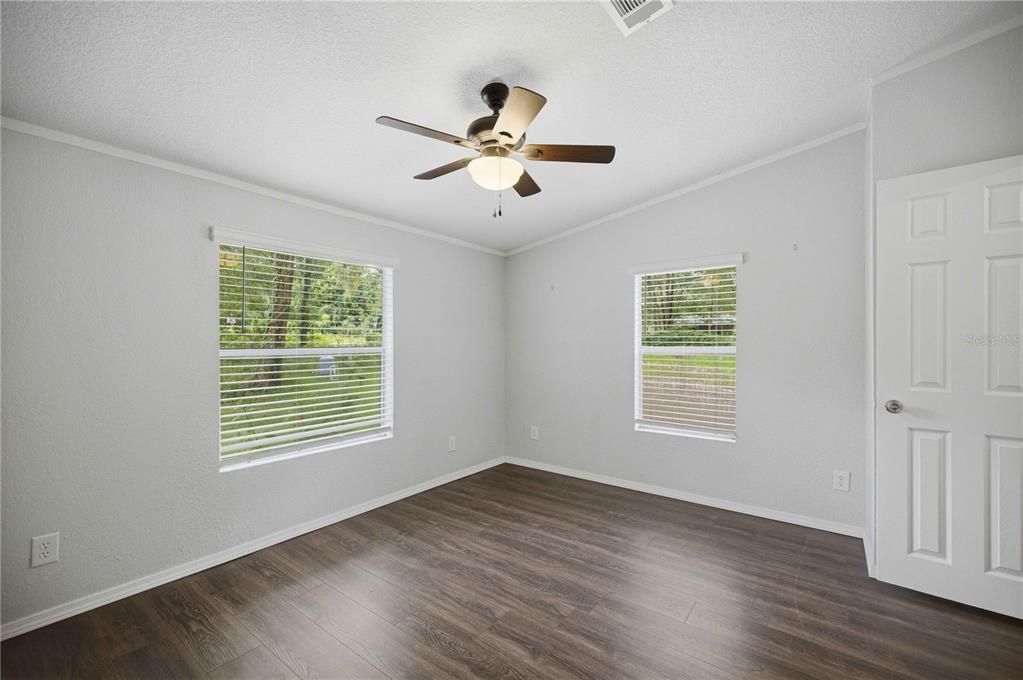 For Sale: $205,000 (3 beds, 2 baths, 1152 Square Feet)