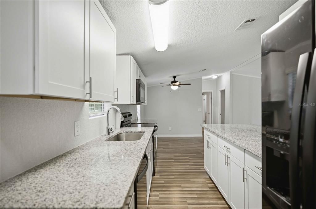 For Sale: $205,000 (3 beds, 2 baths, 1152 Square Feet)