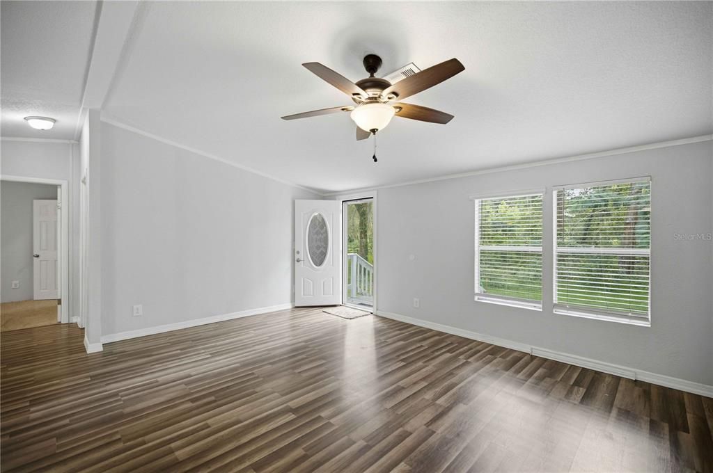 For Sale: $205,000 (3 beds, 2 baths, 1152 Square Feet)