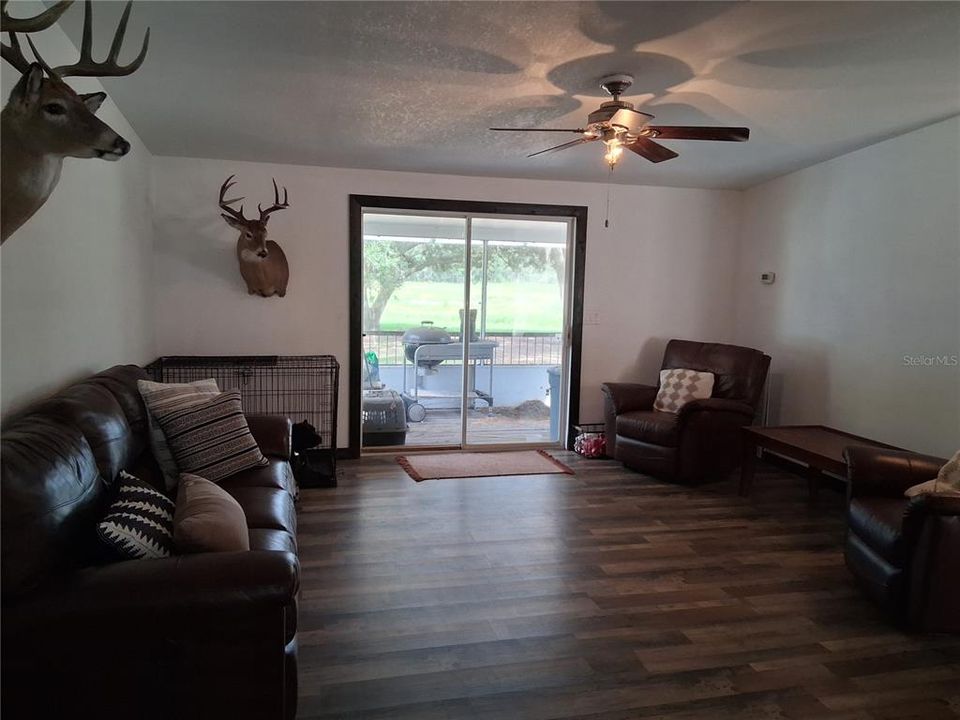 En Venta: $425,000 (4 camas, 2 baños, 2356 Pies cuadrados)