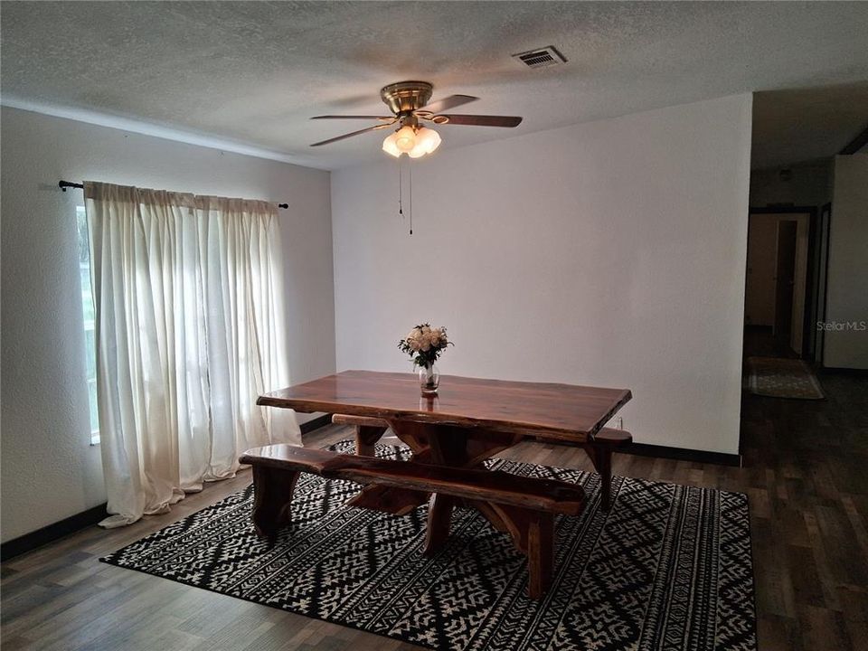 En Venta: $425,000 (4 camas, 2 baños, 2356 Pies cuadrados)