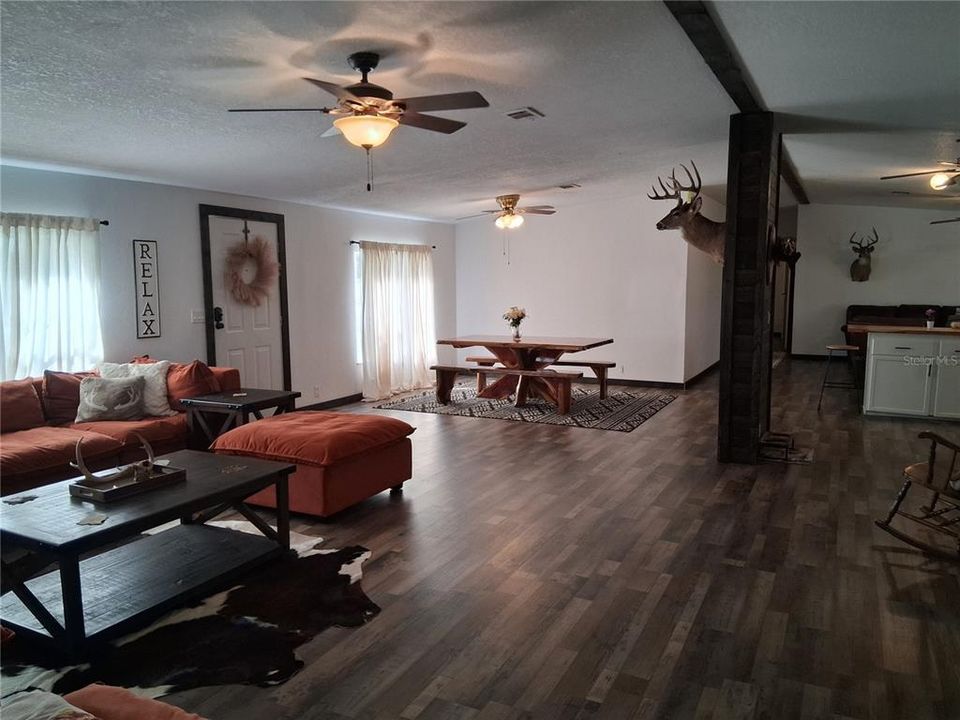 En Venta: $425,000 (4 camas, 2 baños, 2356 Pies cuadrados)