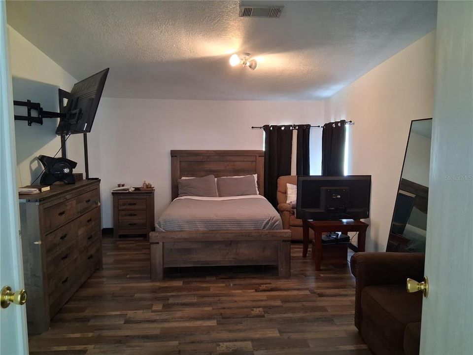 En Venta: $425,000 (4 camas, 2 baños, 2356 Pies cuadrados)