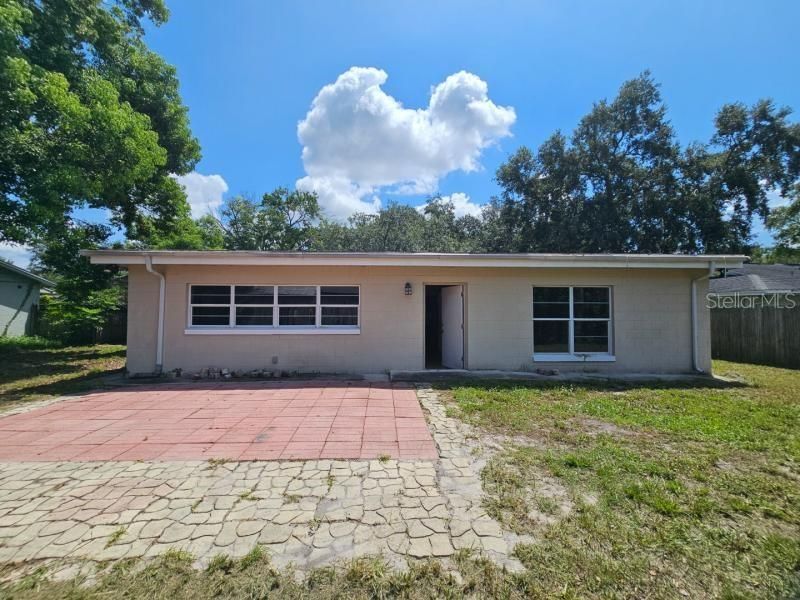 For Sale: $344,900 (4 beds, 2 baths, 1841 Square Feet)