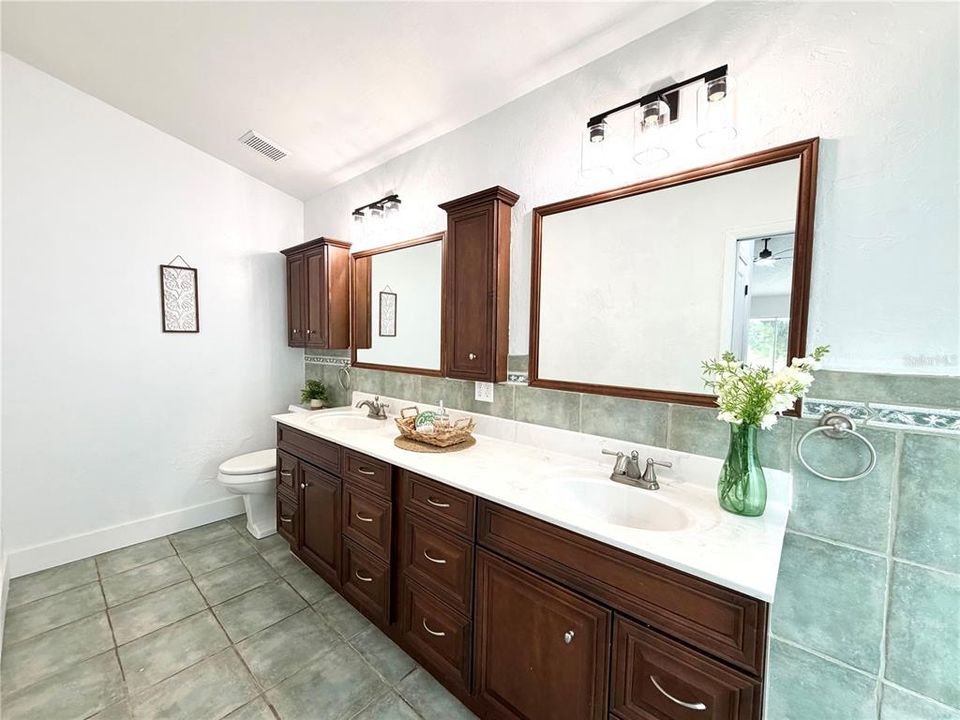 For Sale: $339,000 (3 beds, 2 baths, 1892 Square Feet)