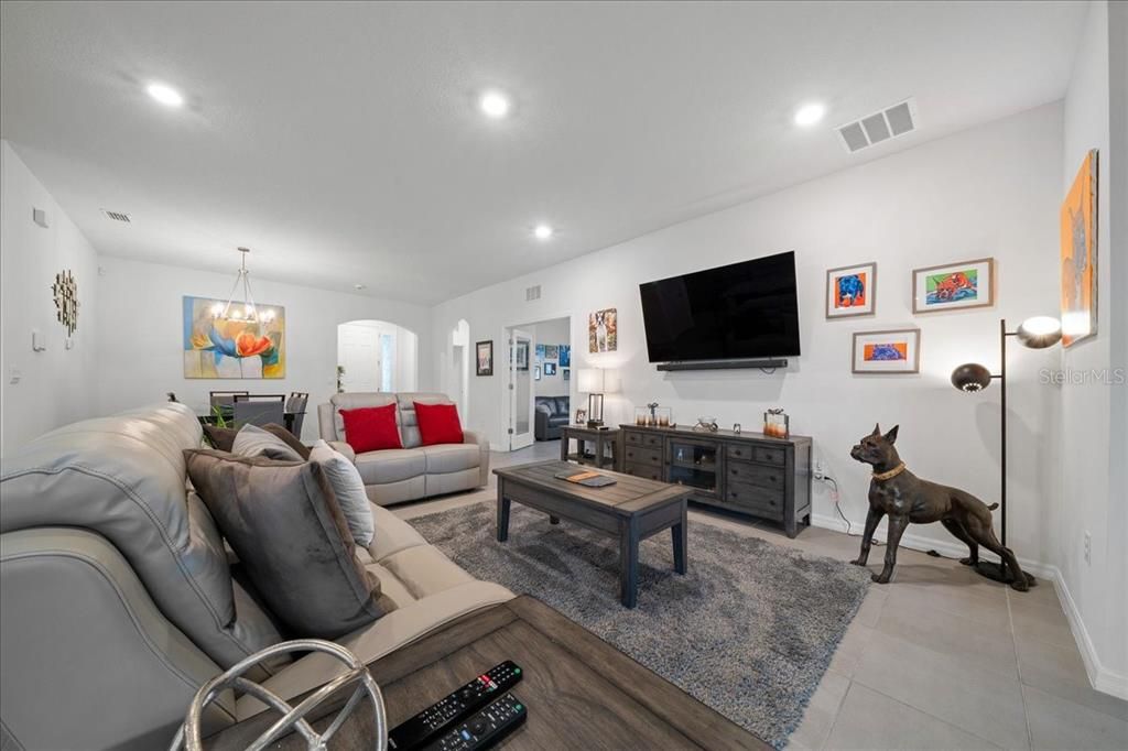 For Sale: $425,000 (2 beds, 2 baths, 1853 Square Feet)