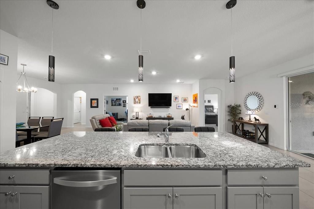 For Sale: $425,000 (2 beds, 2 baths, 1853 Square Feet)