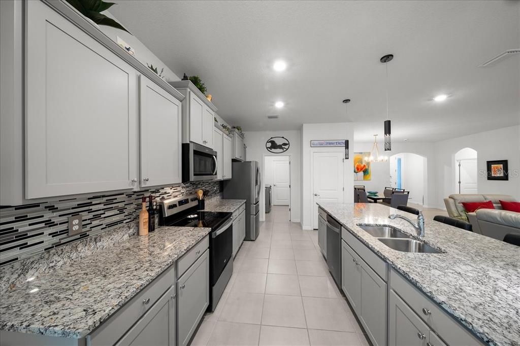 For Sale: $425,000 (2 beds, 2 baths, 1853 Square Feet)