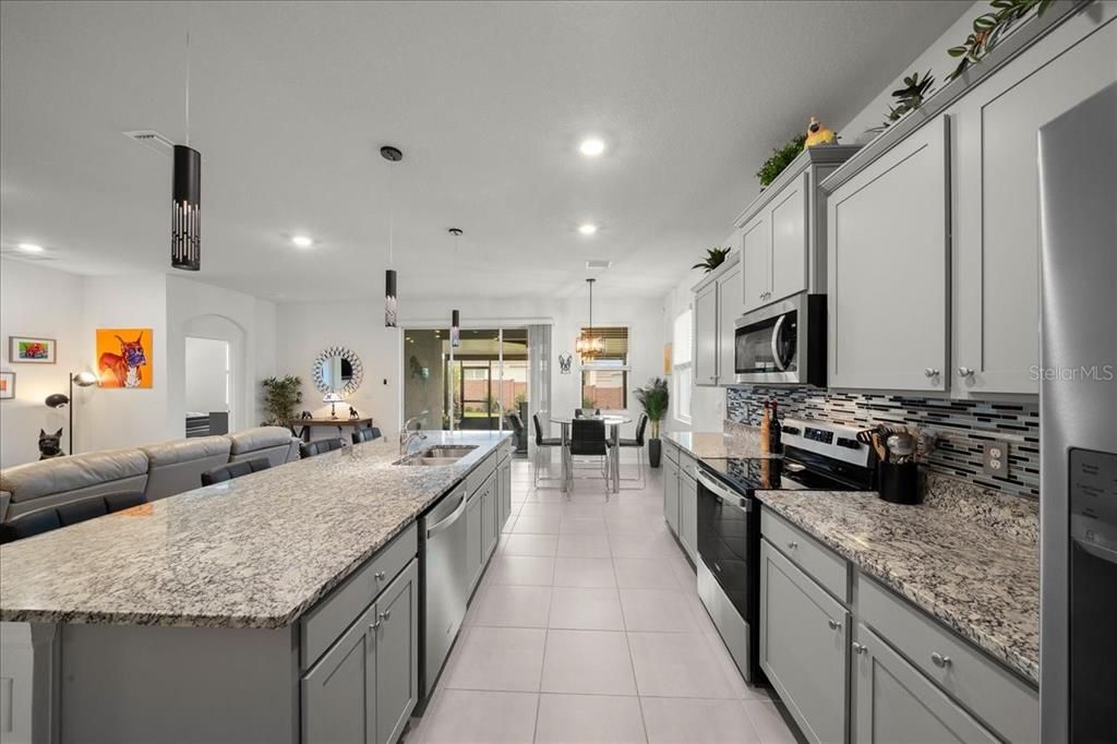 For Sale: $425,000 (2 beds, 2 baths, 1853 Square Feet)