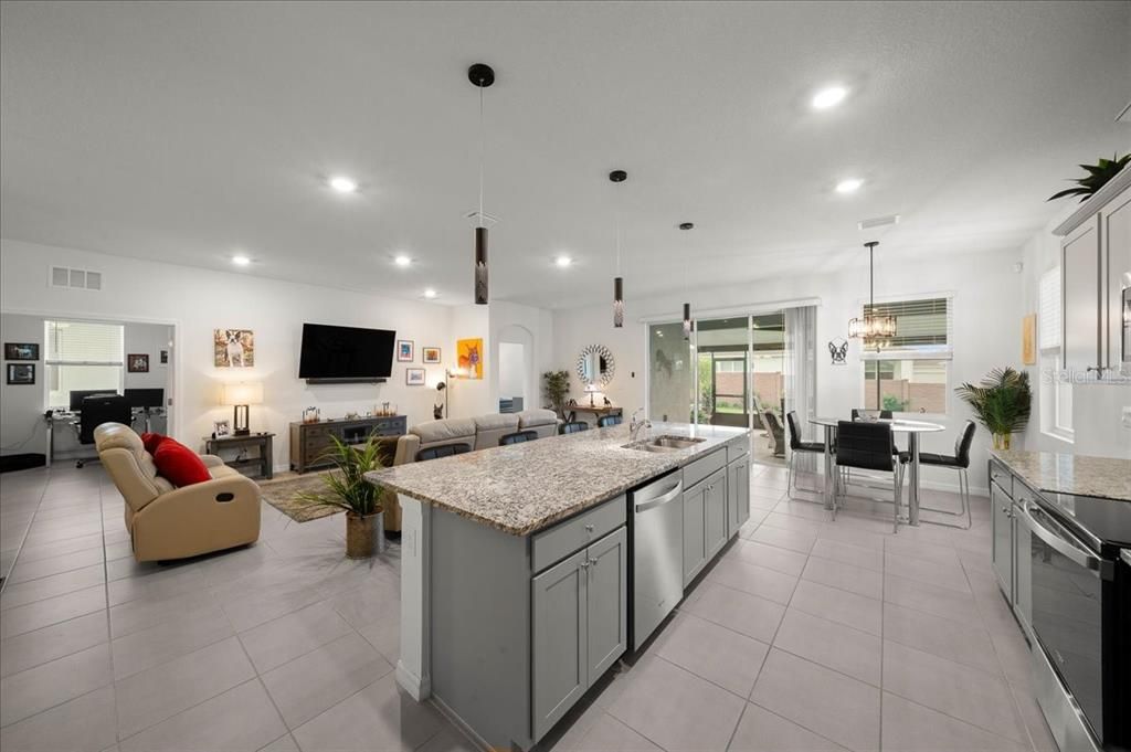 For Sale: $425,000 (2 beds, 2 baths, 1853 Square Feet)