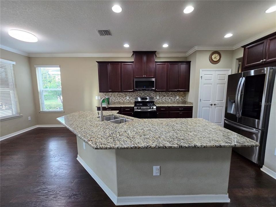 For Rent: $3,000 (4 beds, 3 baths, 2612 Square Feet)