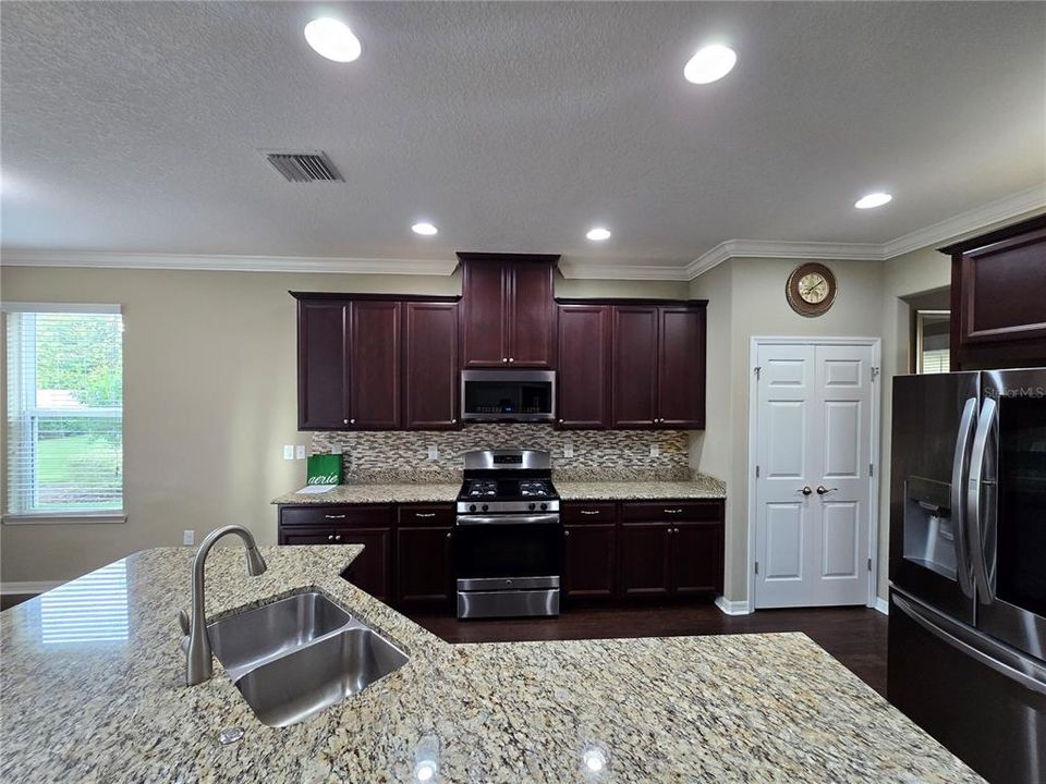 For Rent: $3,000 (4 beds, 3 baths, 2612 Square Feet)