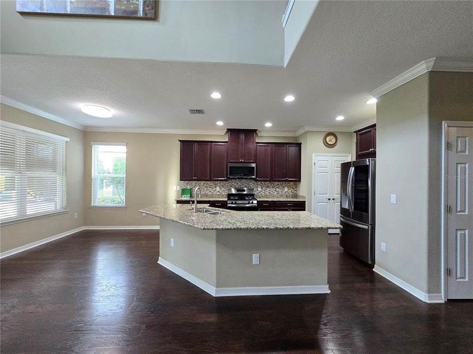 For Rent: $3,000 (4 beds, 3 baths, 2612 Square Feet)