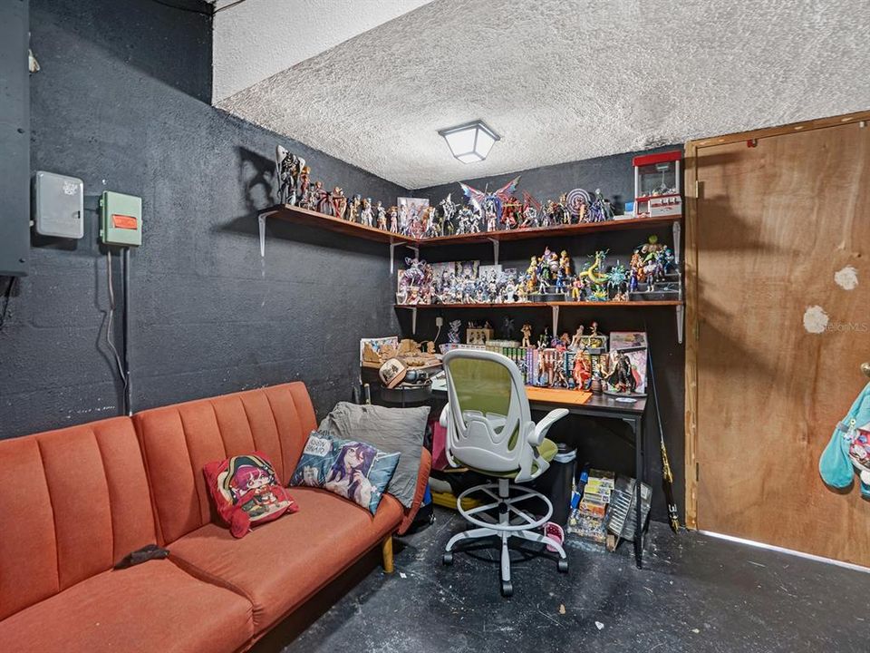 For Sale: $225,000 (2 beds, 2 baths, 1084 Square Feet)