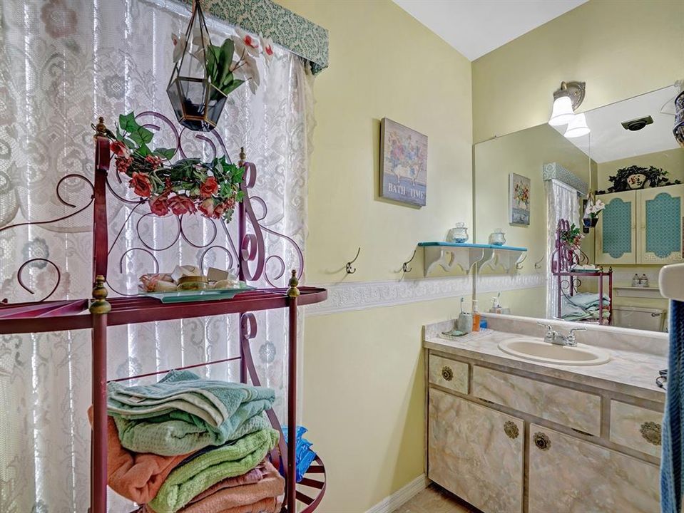 For Sale: $225,000 (2 beds, 2 baths, 1084 Square Feet)