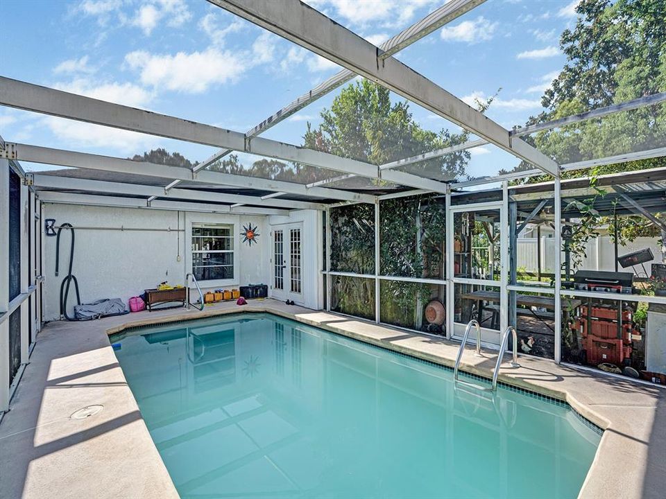 For Sale: $225,000 (2 beds, 2 baths, 1084 Square Feet)