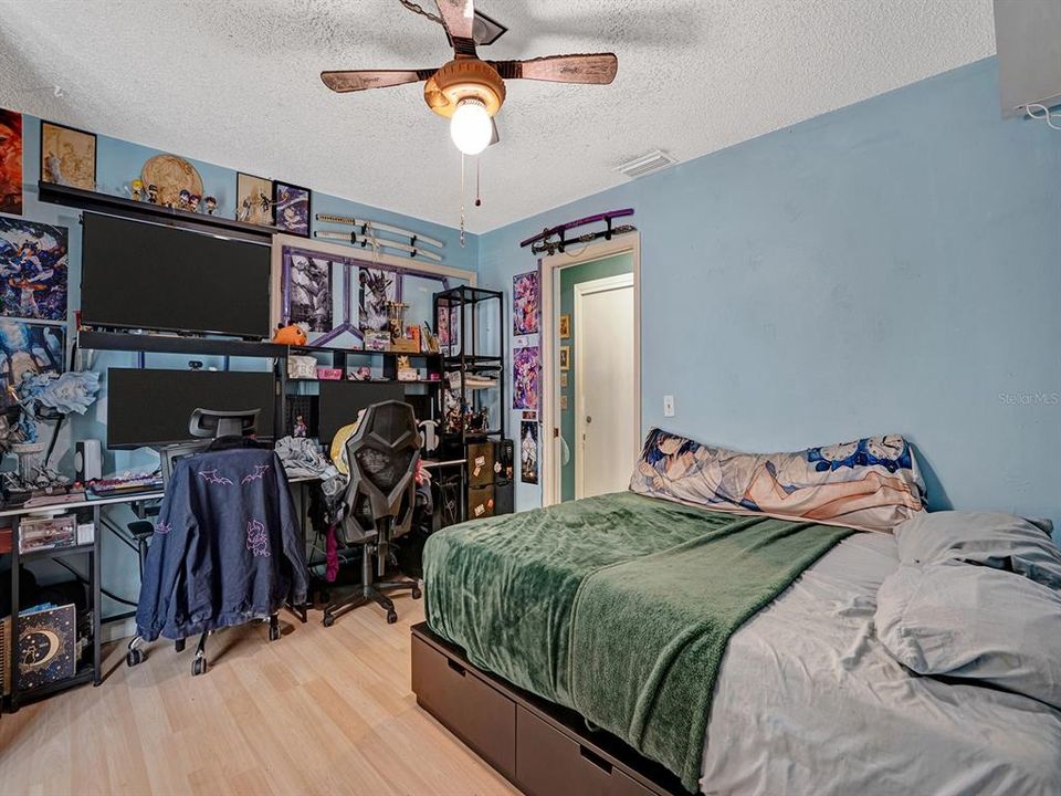 For Sale: $225,000 (2 beds, 2 baths, 1084 Square Feet)