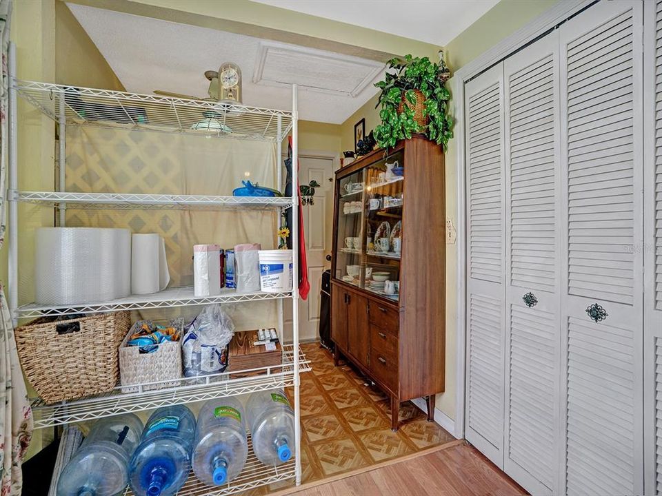 For Sale: $225,000 (2 beds, 2 baths, 1084 Square Feet)