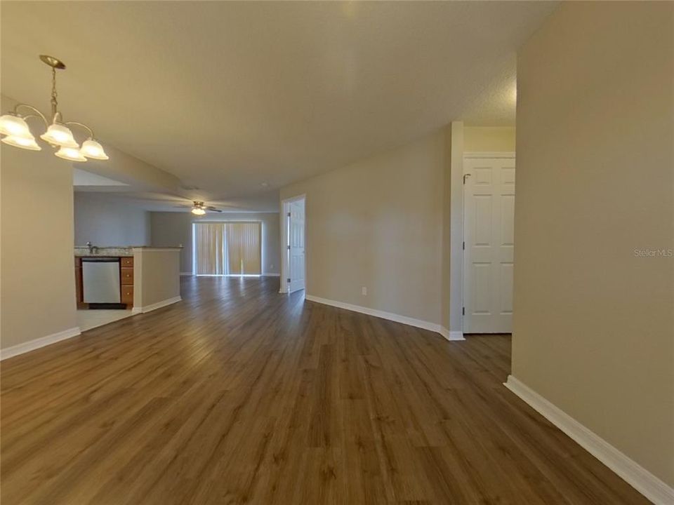 For Sale: $375,900 (5 beds, 3 baths, 2033 Square Feet)