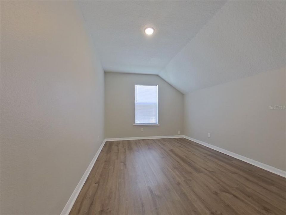 For Sale: $375,900 (5 beds, 3 baths, 2033 Square Feet)