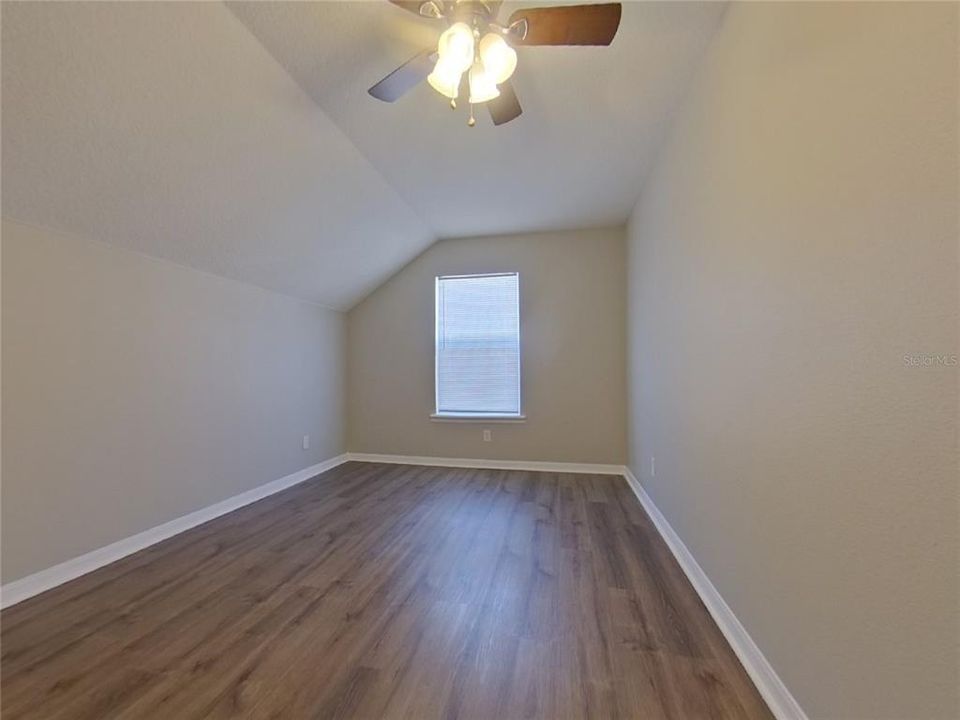 For Sale: $375,900 (5 beds, 3 baths, 2033 Square Feet)