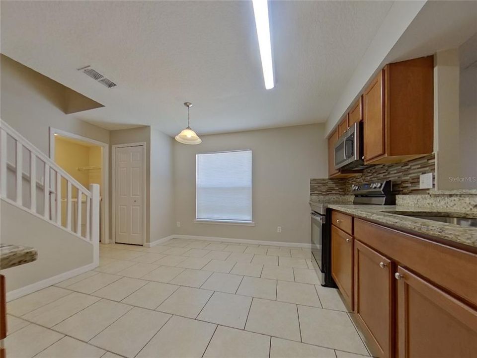 For Sale: $375,900 (5 beds, 3 baths, 2033 Square Feet)