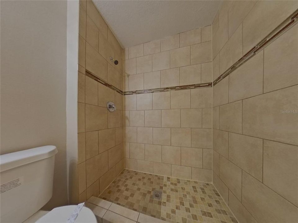 For Sale: $375,900 (5 beds, 3 baths, 2033 Square Feet)