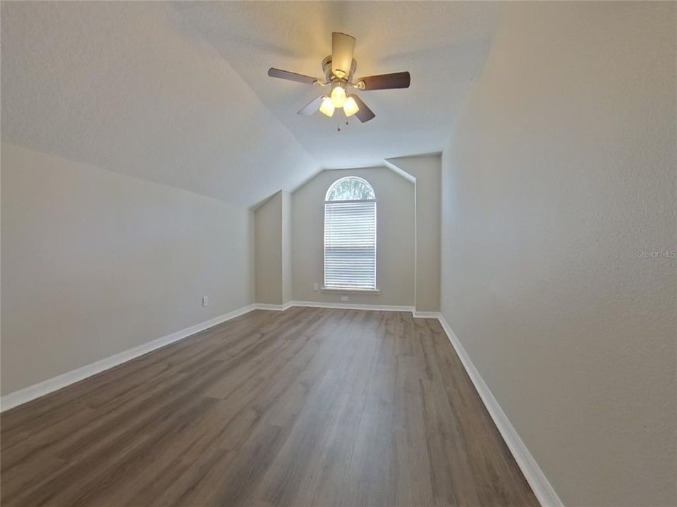 For Sale: $375,900 (5 beds, 3 baths, 2033 Square Feet)