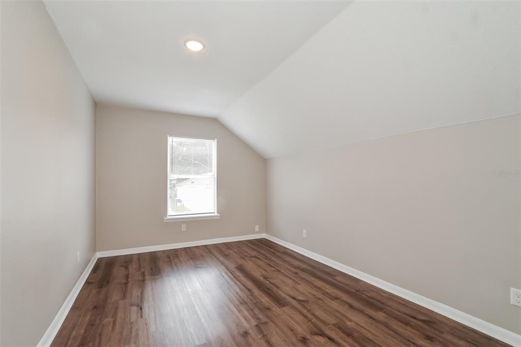 Active With Contract: $375,900 (5 beds, 3 baths, 2033 Square Feet)