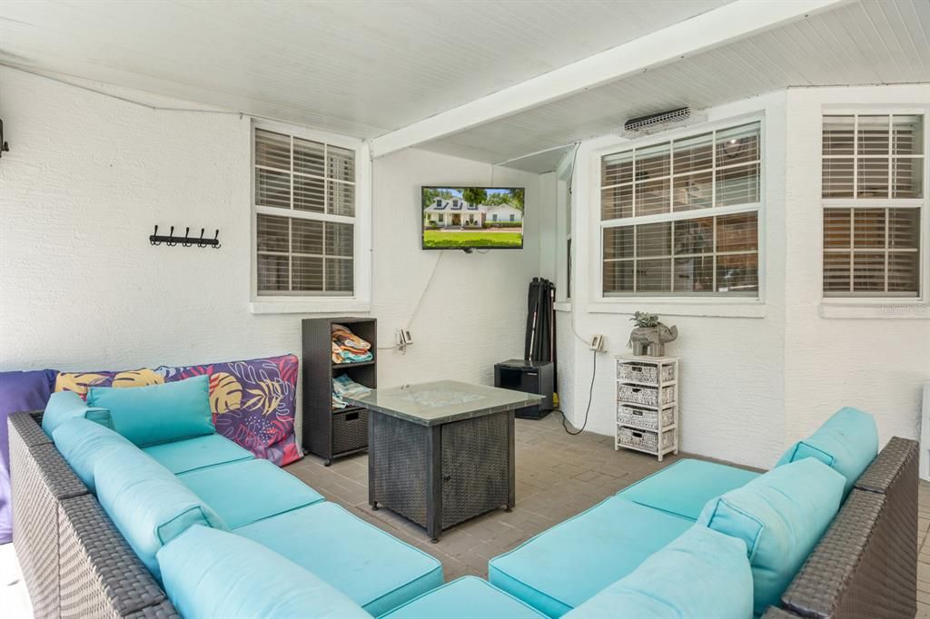 Active With Contract: $519,900 (3 beds, 2 baths, 1791 Square Feet)