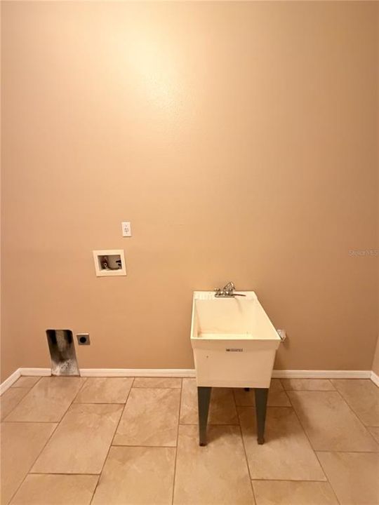 For Rent: $2,200 (3 beds, 2 baths, 2125 Square Feet)