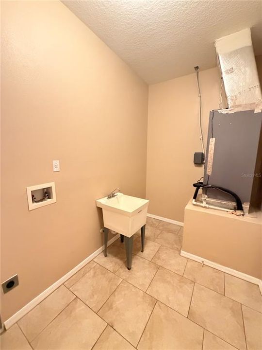 For Rent: $2,200 (3 beds, 2 baths, 2125 Square Feet)