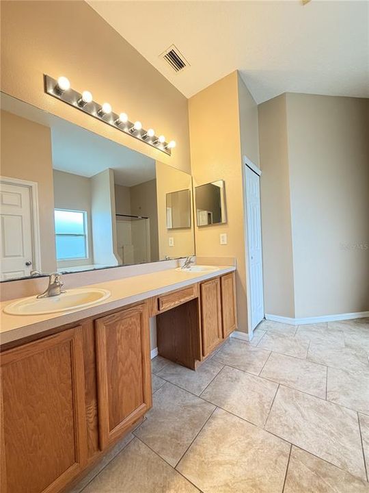 For Rent: $2,200 (3 beds, 2 baths, 2125 Square Feet)