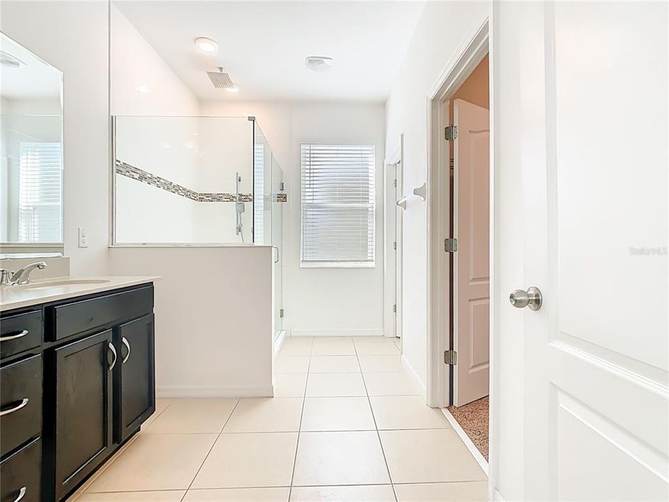 For Sale: $329,999 (3 beds, 2 baths, 1704 Square Feet)