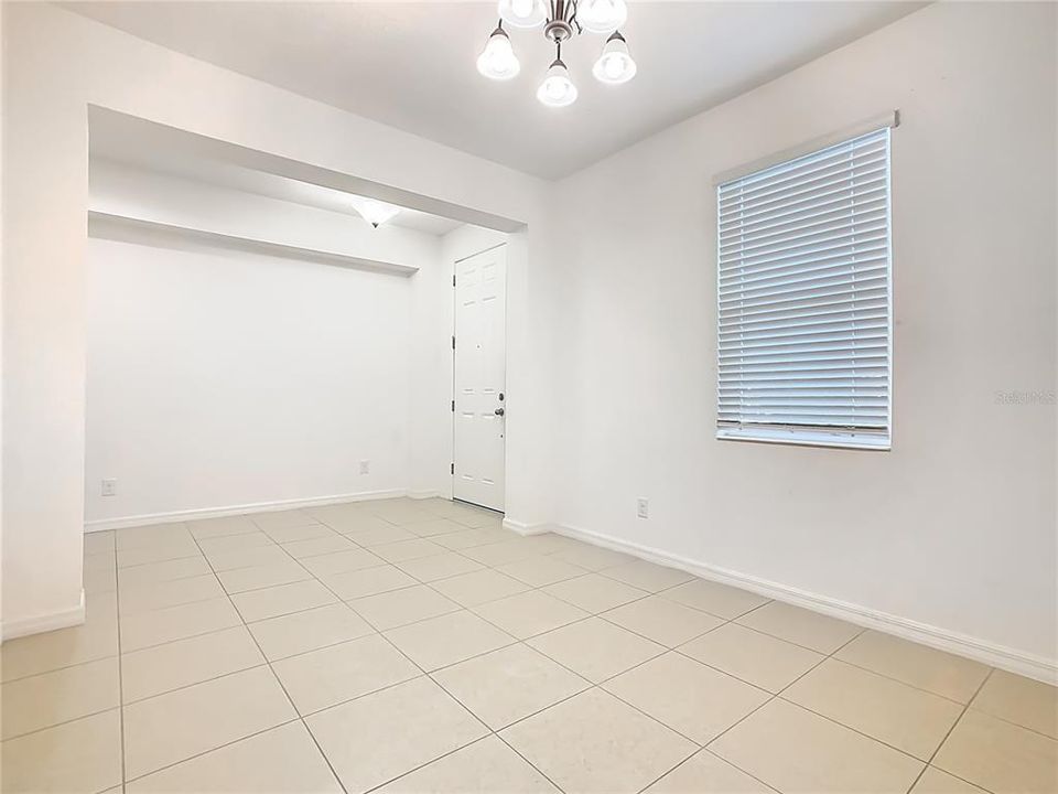 For Sale: $329,999 (3 beds, 2 baths, 1704 Square Feet)