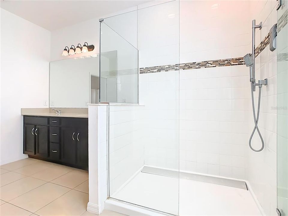For Sale: $329,999 (3 beds, 2 baths, 1704 Square Feet)