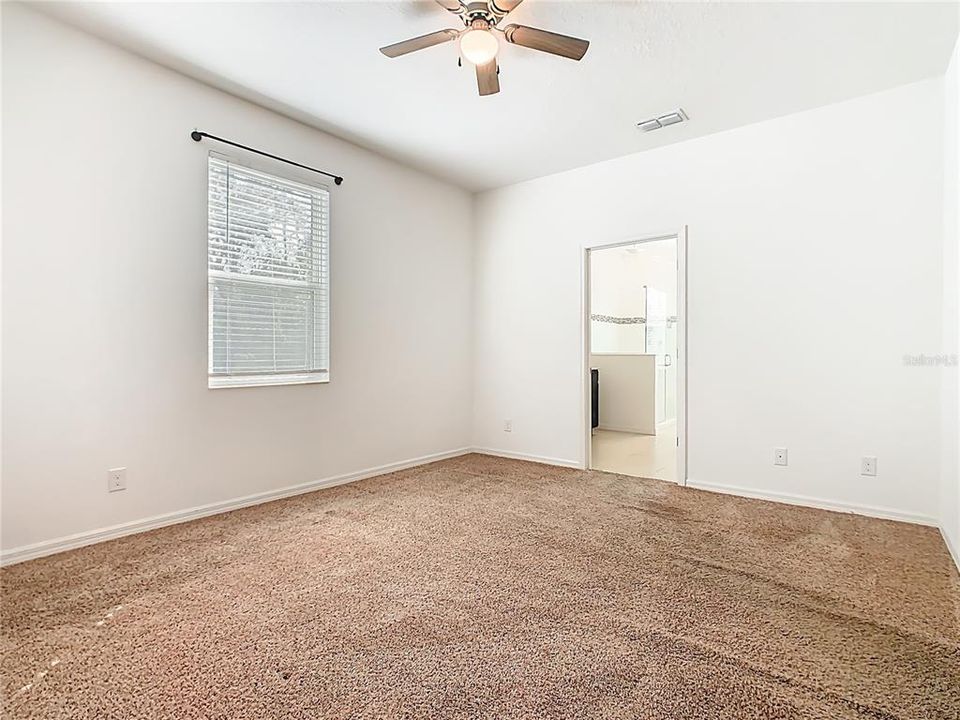 For Sale: $329,999 (3 beds, 2 baths, 1704 Square Feet)