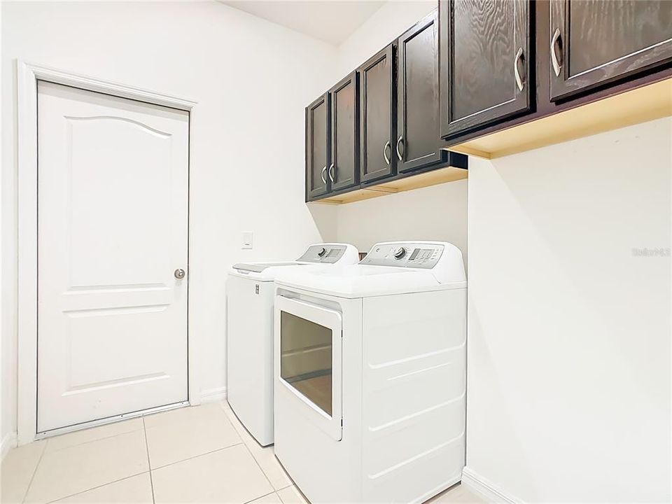 For Sale: $329,999 (3 beds, 2 baths, 1704 Square Feet)