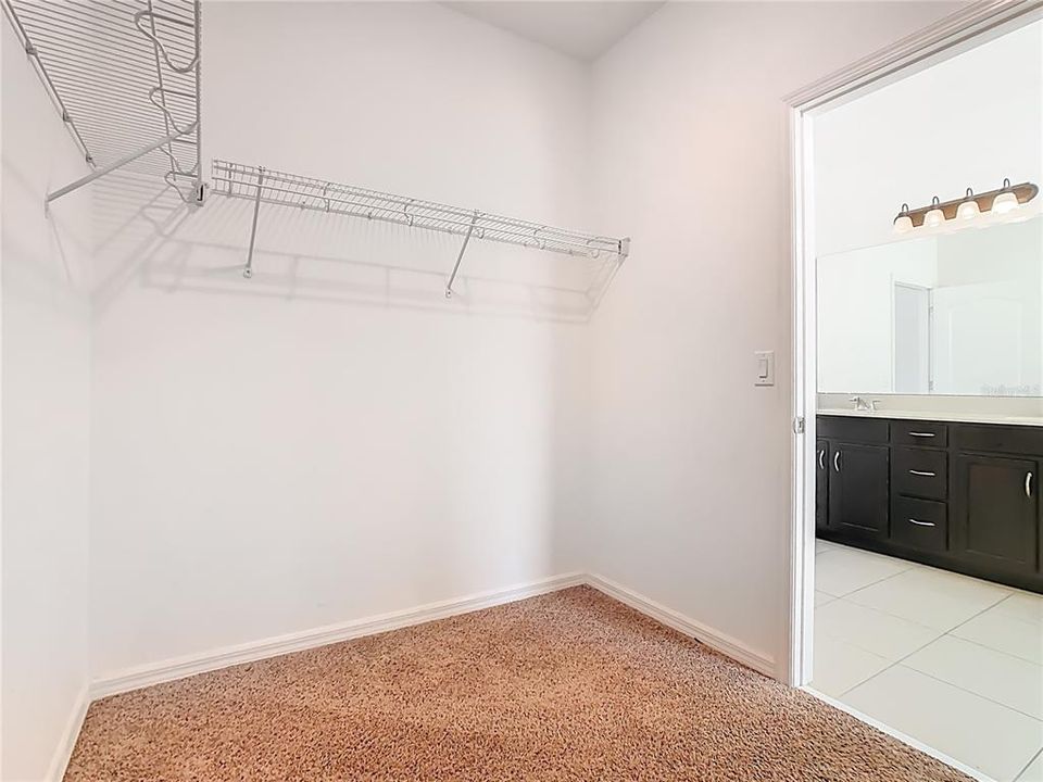 For Sale: $329,999 (3 beds, 2 baths, 1704 Square Feet)