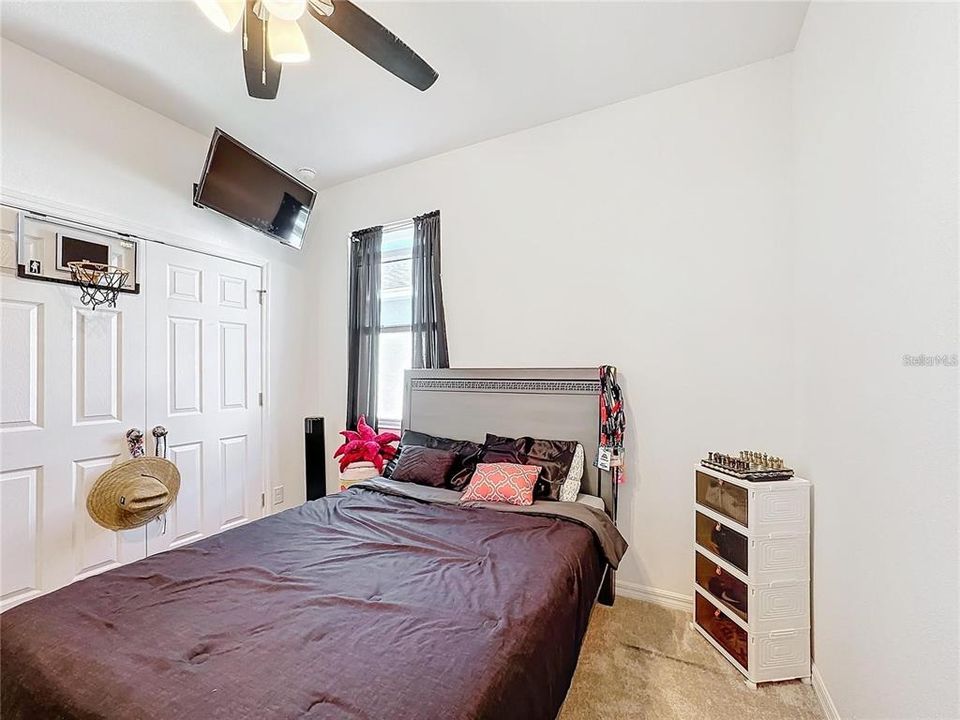 En Venta: $363,990 (4 camas, 3 baños, 2105 Pies cuadrados)