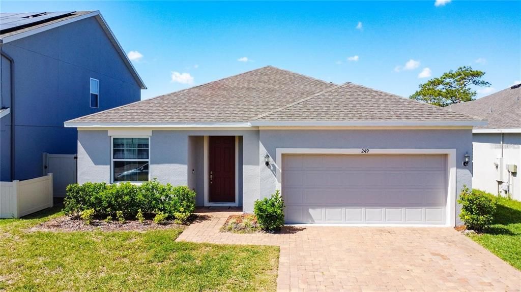 En Venta: $363,990 (4 camas, 3 baños, 2105 Pies cuadrados)