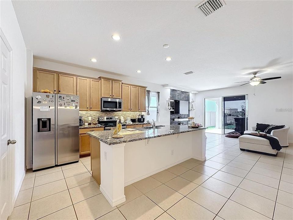 En Venta: $363,990 (4 camas, 3 baños, 2105 Pies cuadrados)
