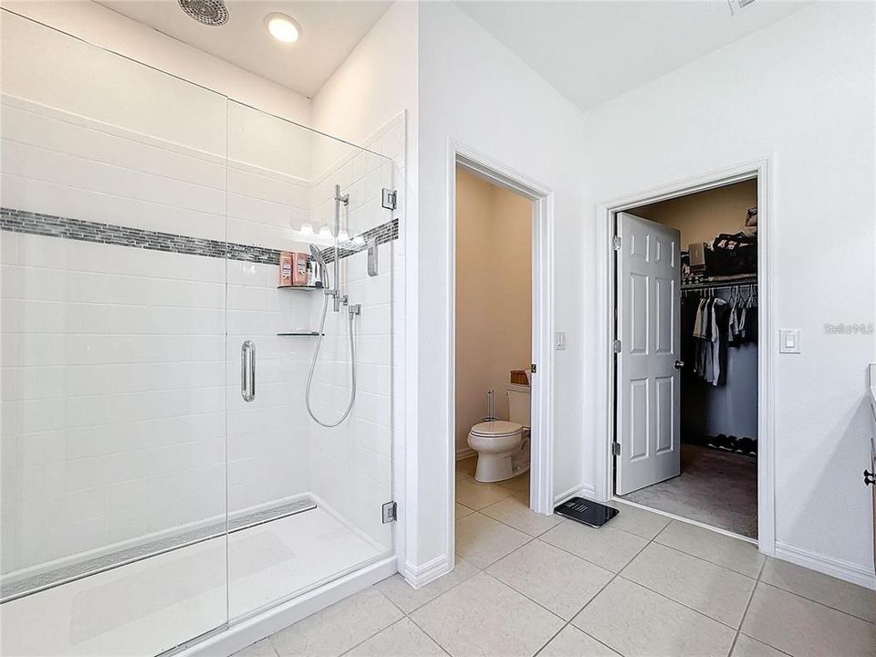 En Venta: $363,990 (4 camas, 3 baños, 2105 Pies cuadrados)