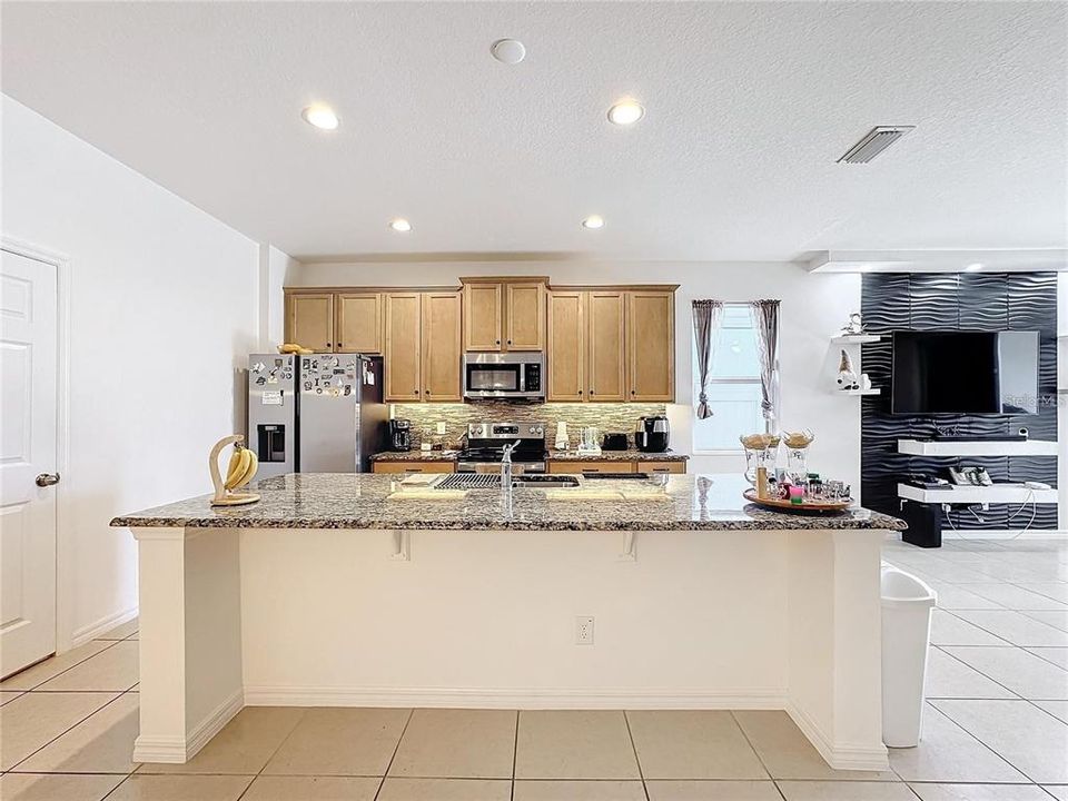 En Venta: $363,990 (4 camas, 3 baños, 2105 Pies cuadrados)